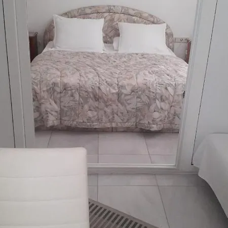 Zdenka Apartment *